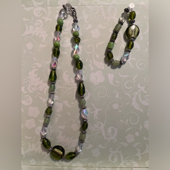 💚🍀HANDMADE Green on Green beaded Necklace & Bracelet set 💚🍀 - Picture 2 of 5
